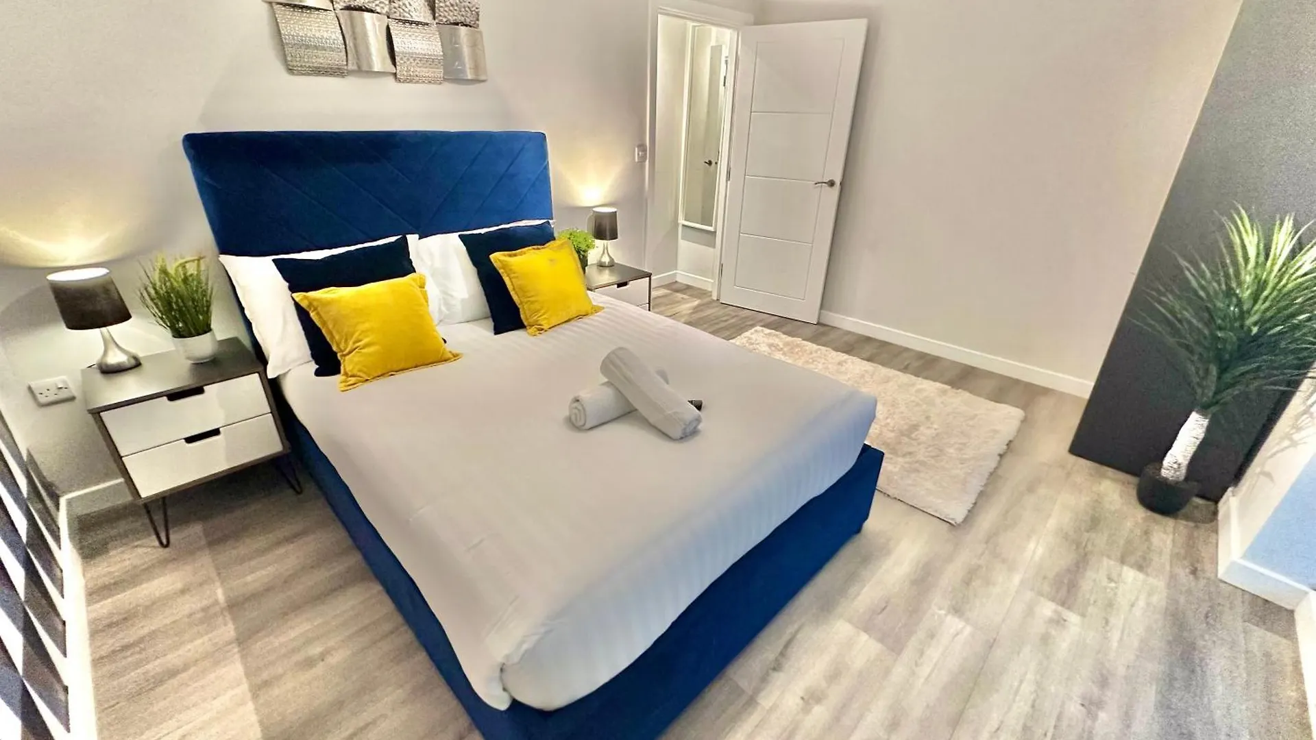 Town Centre Apartment - Minutes Walk To Beach - Free Parking - Sleeps 4 Bournemouth Storbritannien