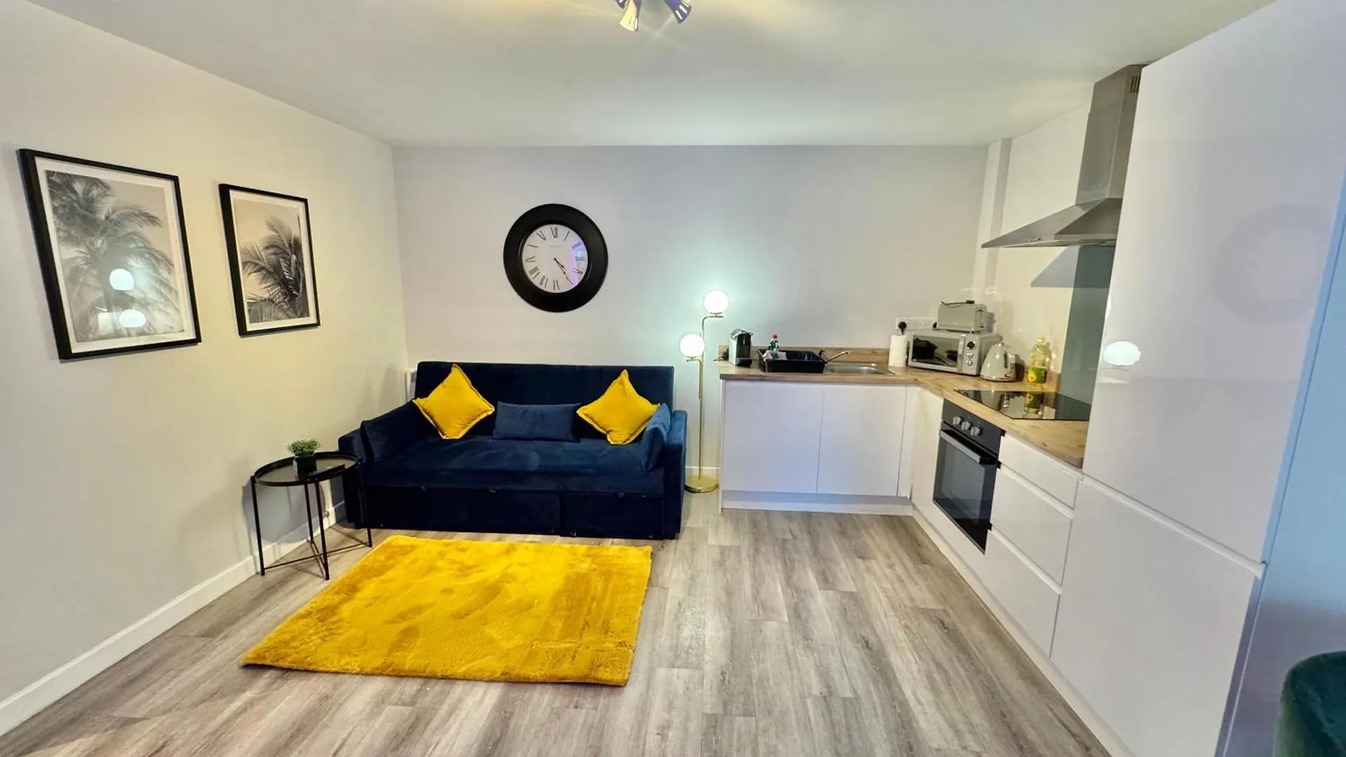 Town Centre Apartment - Minutes Walk To Beach - Free Parking - Sleeps 4 Bournemouth 0*,  United Kingdom